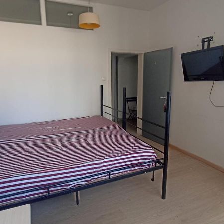 פרישטינה Newborn Comfort Hostel The Biggest Hostel Of Town With Best Location מראה חיצוני תמונה