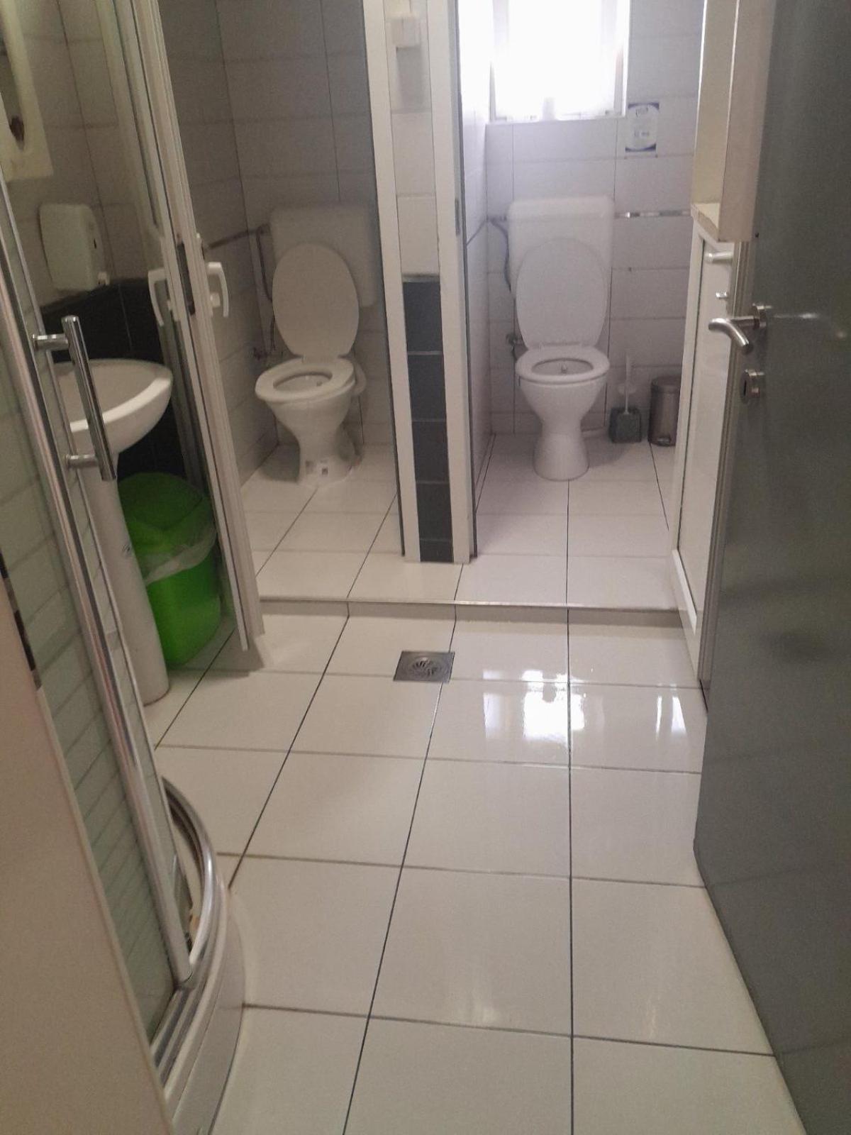 פרישטינה Newborn Comfort Hostel The Biggest Hostel Of Town With Best Location מראה חיצוני תמונה