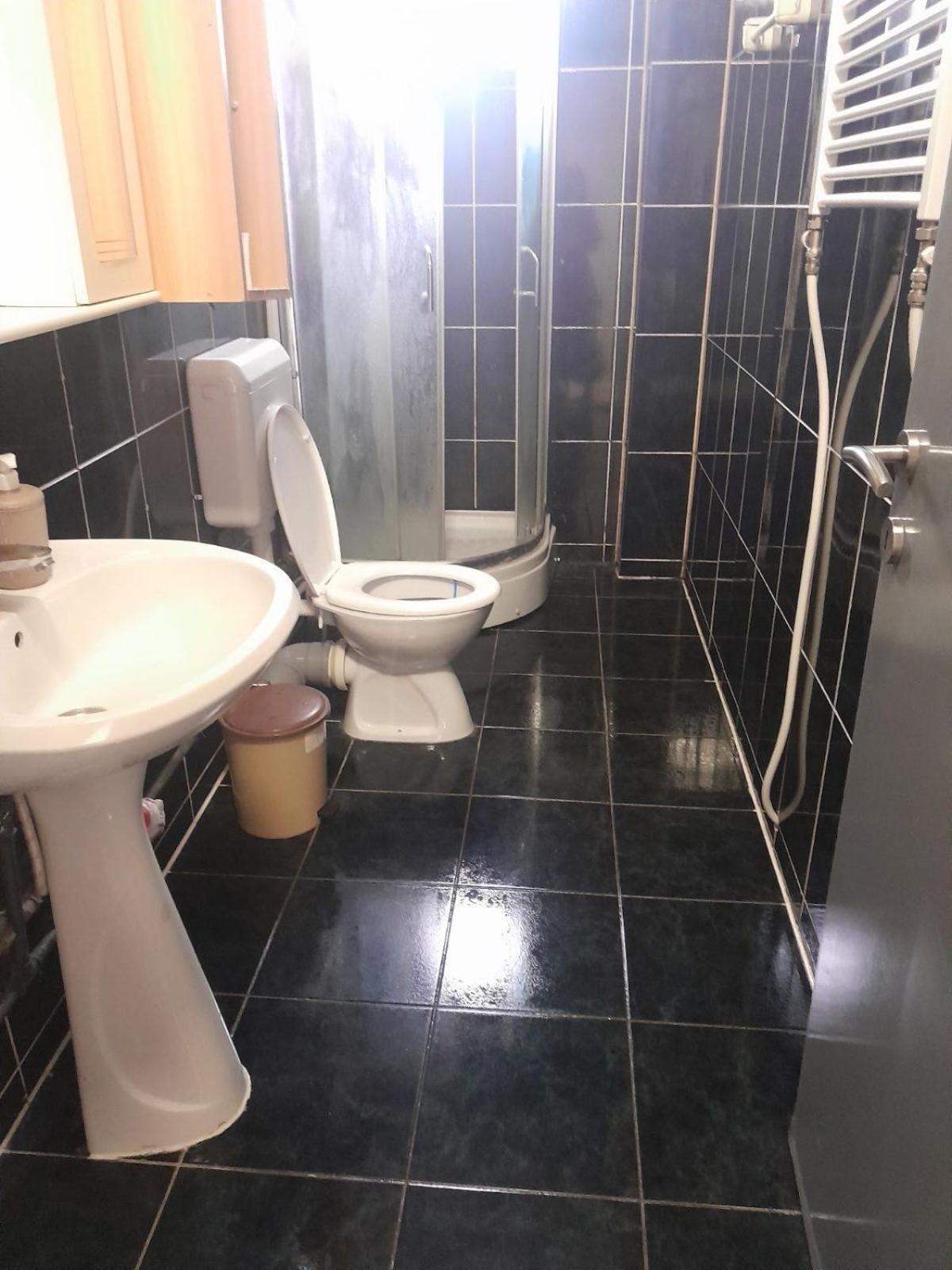 פרישטינה Newborn Comfort Hostel The Biggest Hostel Of Town With Best Location מראה חיצוני תמונה